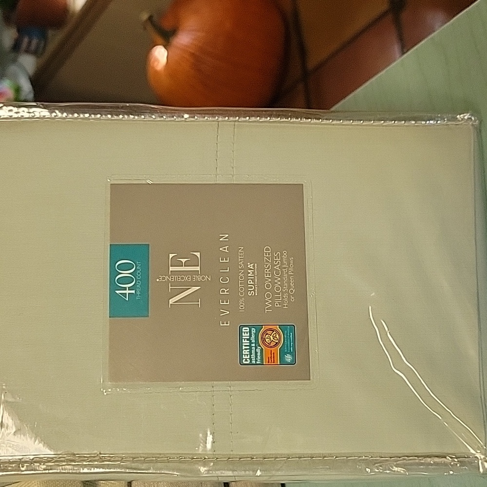 NWT Noble excellence pillowcase set.